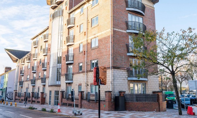 Riverside Apartment | Millennium Embankment by Tŷ SA- Cardiff