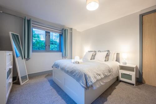 Riverside Apartment | Millennium View by Tŷ SA