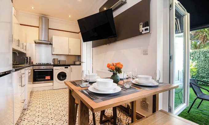Leabridge Apartment | millfields coach house. A piece of Hackney History