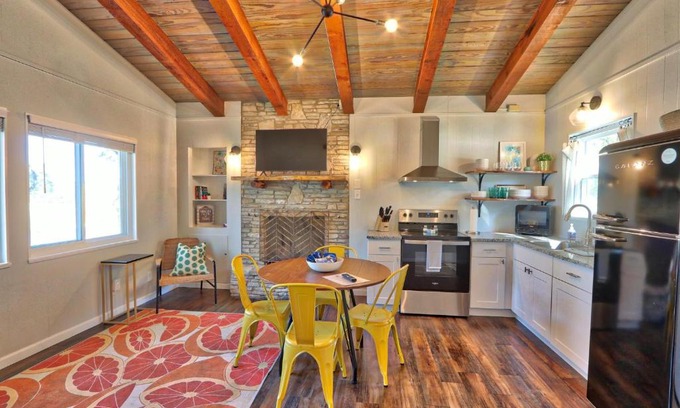 Canyon Lake House | Millie's Cottages Unit 3 - Phyllis