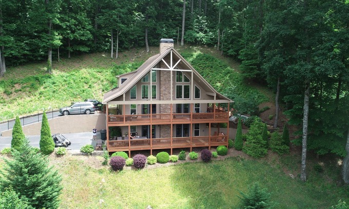 Blairsville House | Million Dollar Sunset Views on Mountain, Hot Tub, Fire Table, Fire Pit,Game Room