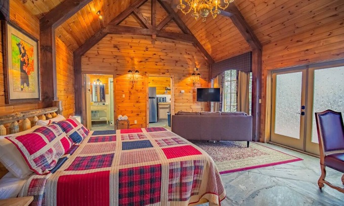 Townsend Cabin | Million Dollar View | Hot Tub | King Bed | Luxury