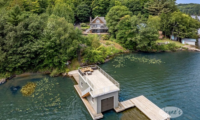 Windermere Cottage | Million Dollar Views! 4bdrm 3bath Cottage on 3 Mile Lake-Hot Tub! Rooftop Deck!