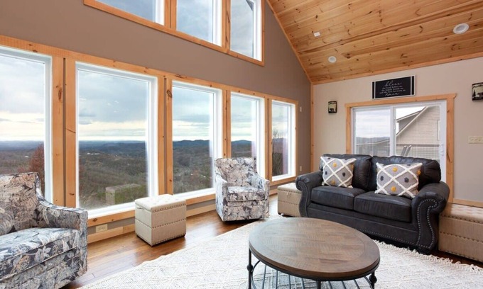 Chalet Village North Cabin | Million Dollar Views/Near Downtown Gatlinburg/New