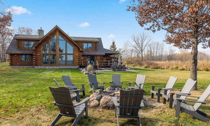 Aitkin House | MillMann's Lodge on Dam Lake SaunaPontoonSwim GAME ROOM