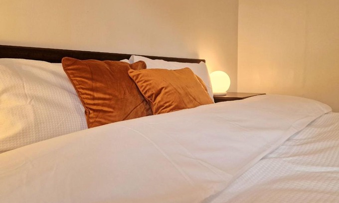 Guildford Apartment | Millmead Apartment in central Guildford with parking