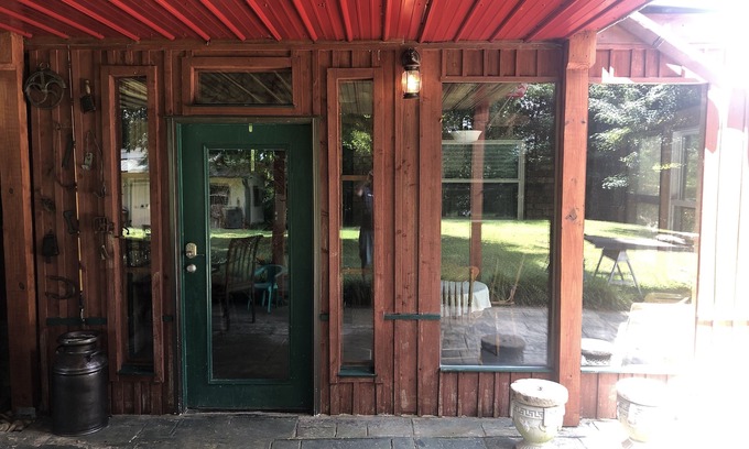 Knoxville Apartment | Millstone Retreat/basement walk-out Apt. w/a private entrance/driveway & pool