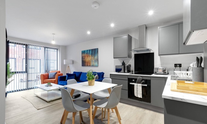 Milton Keynes Apartment | Milton Keynes Infra Mews Apt 02 + Parking by 360Midlands - Serviced Apartment