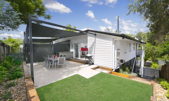 Auchenflower House | Milton Mews Townhouses - Family/Pet Friendly and only 5km from the Brisbane CBD