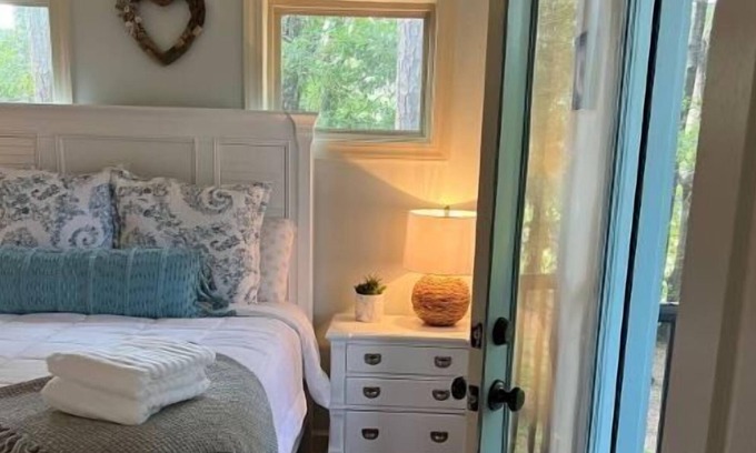 Harold Cottage | Milton-Quite, Country Coastal Cottage-Ocean vibes