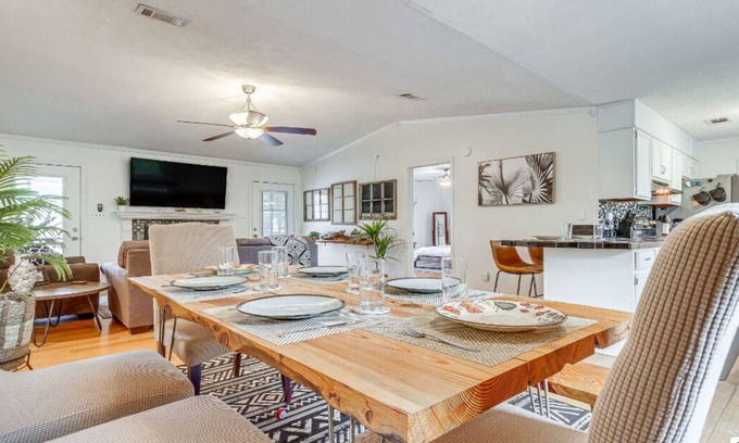 Florida Panhandle House | Milton Waterfront Home w/Dock & Outdoor Kitchen!