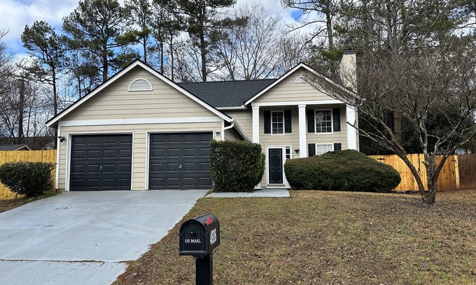 Lithonia House | MIMI MANSION .SPACE GALORE!. 16 SLEEPS IN LUXURIOUS COMFORT FOR LESS $!