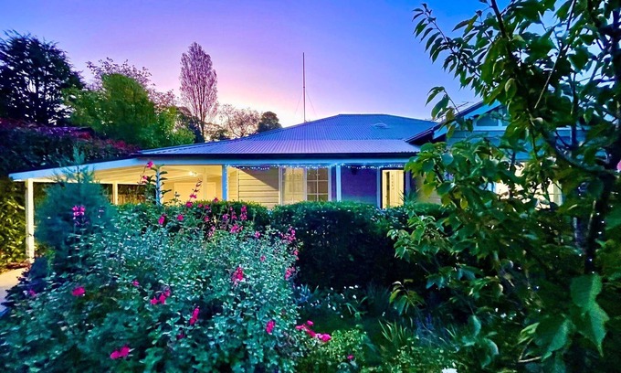 Mount Victoria Villa | Mimosa House - Elegant Villa, 4 Bedroom, 3 Bathroom, BBQ, Undercover Patio, Secluded Garden