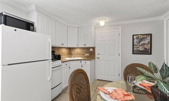 Siesta Key Village House | Mimosa | Pet Friendly Home Located in Siesta Key Village w/Heated Pool, Walk to Beach!
