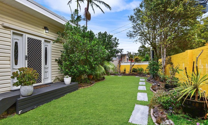 Budgewoi House | Mimosa Sands - 250 mtrs walk to beach access