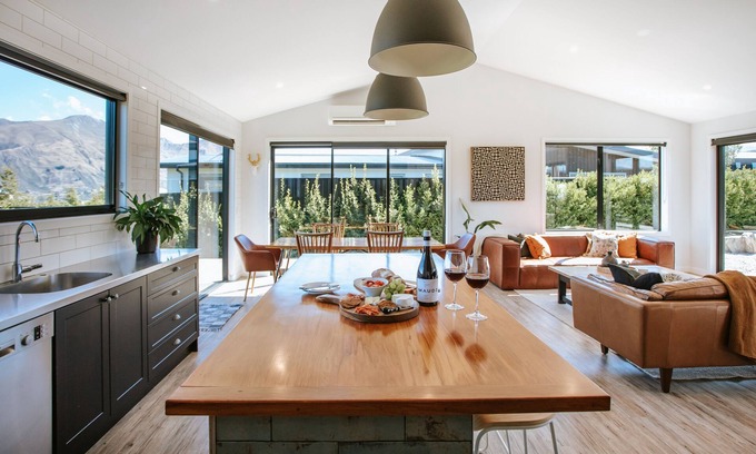 Wanaka House | Minaret Ridge - Family friendly