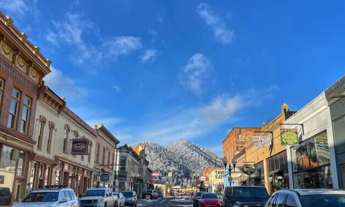 Idaho Springs Apartment | Miner Street Gold - Downtown Idaho Springs