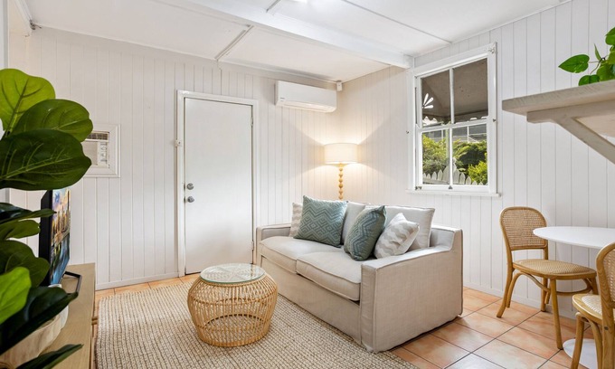 Paddington House | 'Mini Blue' - Charming 1-Bed near Local Shops