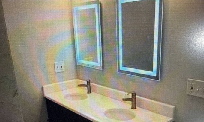Benning House | Minimalist 1-Bedroom 1 Private Bath