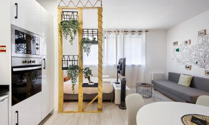 Ramalde Apartment | Minimalist Studio City Centre