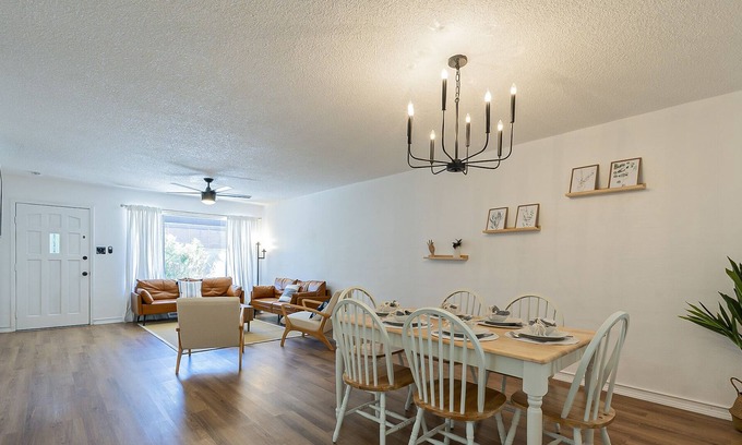 Fashion Square Apartment | Minimalist Vibe 5 star Location 2BR 6min Downtown Scottsdale