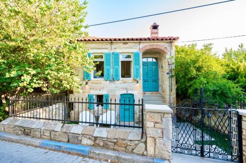 Foca House | MINIQ HOMES 102 - Historical Stone House with Garden Cinema