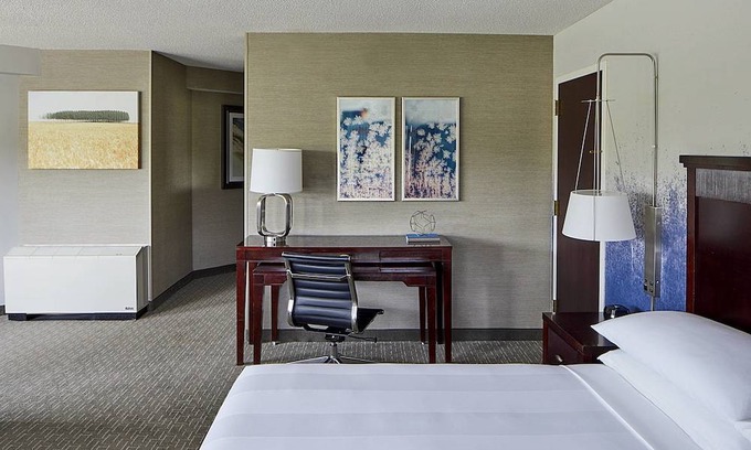 St. Louis Park Hotel | Minneapolis Marriott West