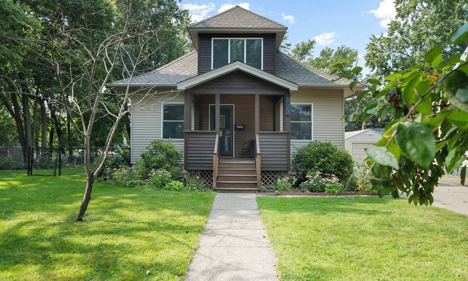 West Side House | MINNeSTAY* Cherokee Park