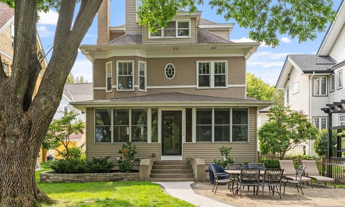 Linden Hills House | MINNeSTAY* Harriet House