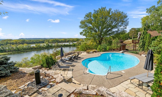 Hager City House | MINNeSTAY* Maple Lake Chalet |