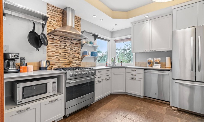 Linden Hills House | MINNeSTAY* Sheridan Cottage | Lake Harriet