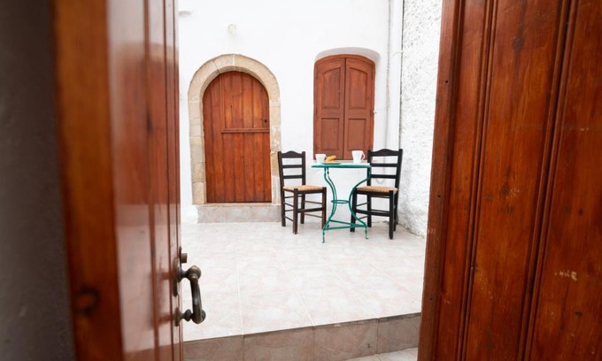 Kavousi House | MinoaHouse 1 bedroom,3 guests,bath tub & patio