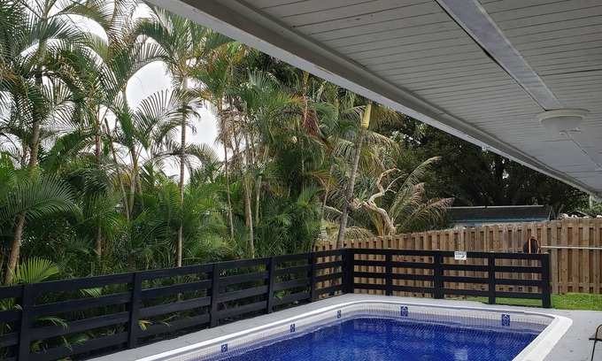 Davie House | Mins away from Hard Rock Casino 3/2 W/pool& Gameroom FLL/MIA