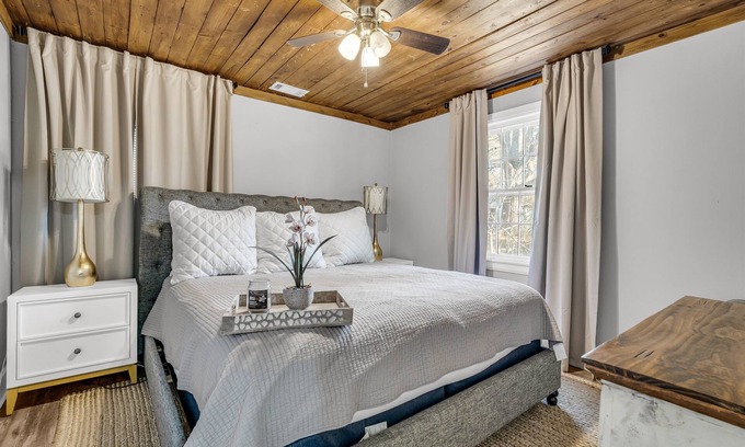 Starkville House | Mins from Campus | Cozy | King Bed