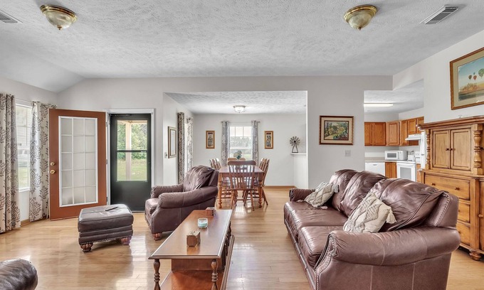 Starkville House | Mins from Campus | Spacious | King Bed