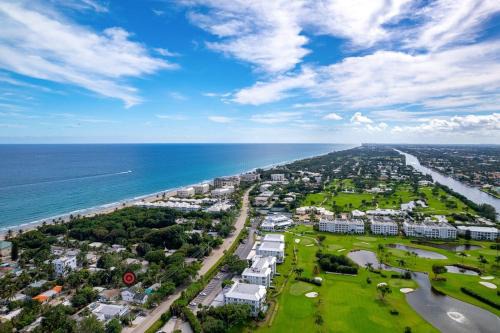 Briny Breezes House | Mins to Beach Recently remodeled Putting Green