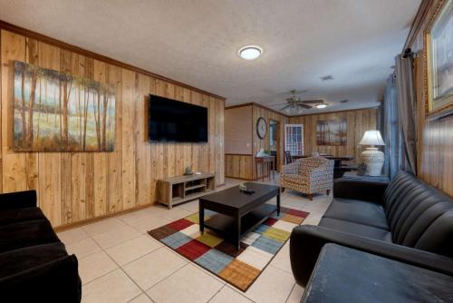 Columbus House | Mins to Ft Moore - The Columbus Cottage Guesthouse