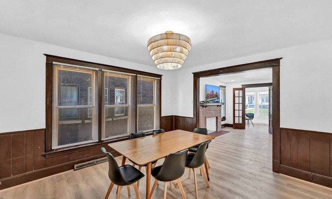 Niagara Falls Apartment | mins to the Niagara Falls with WiFi, AC, Arcade, full kitchen