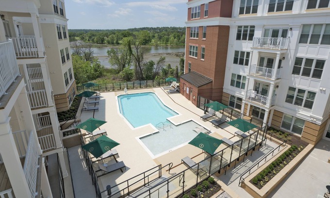 Southwest Quadrant Apartment | Mint House Alexandria - Old Town