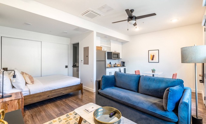 East Cesar Chavez Apartment | Mint House at The Hatchery - Austin