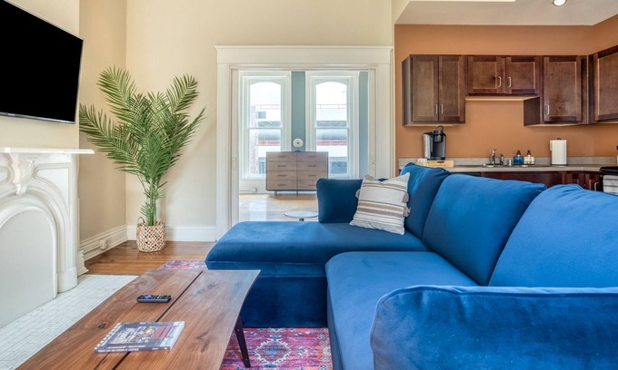 Downtown Louisville Apartment | Mint House Louisville - 4th Street