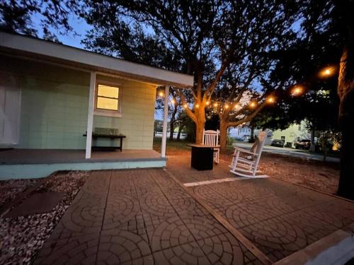 Crescent Beach Apartment | Mint Mermaid/walk 2 beach/pets ok/Golf Cart option