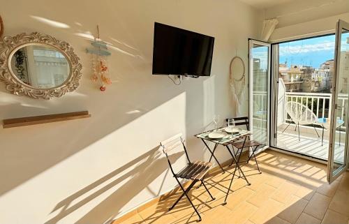 Perea Apartment | Minu sonniges Studio in direkter Strandnähe, schnelles Internet, freies Parken, nahe Flughafen