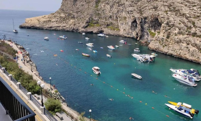 Xlendi Apartment | Minute walk to the beach