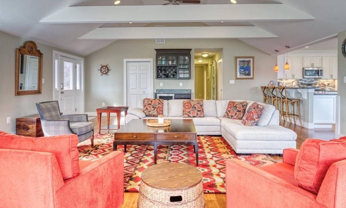 Oxford House | Minutes from Downtown Oxford and Easton | Pool | Private Dock | Kayaks
