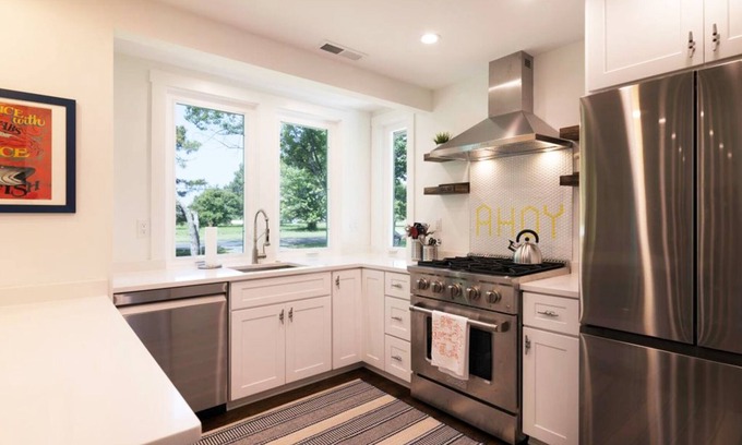 Neavitt House | Minutes from Downtown St. Michaels and Tilghman | Newly Renovated | Kayaks | Cha