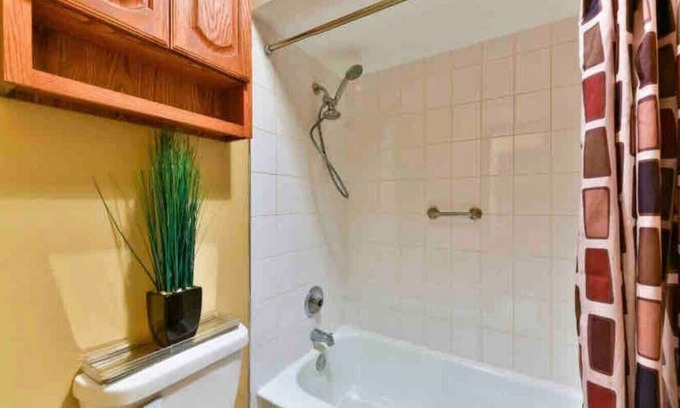 O'Hare Apartment | Minutes from O`Hare | Safe Neighborhood | Parking