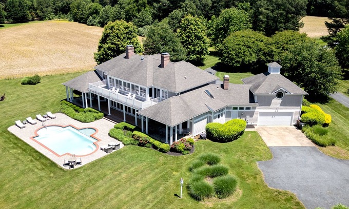 St. Michaels House | Minutes from St. Michaels | Newly Renovated | Pool | Private Dock | Kayaks | Bik