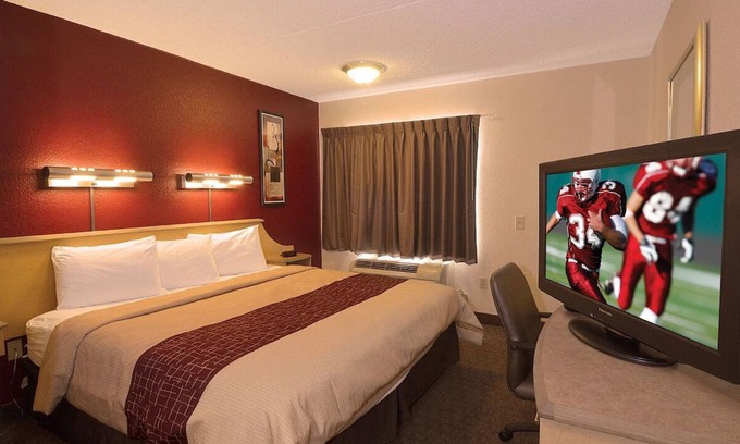 North San Antonio - SAT Hotel | Minutes from The Alamo | Budget-friendly Stay | Pets are Allowed