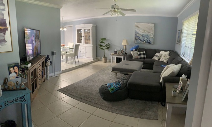 Central Naples House | Minutes from the beach, shopping and dining! Location, location, location!